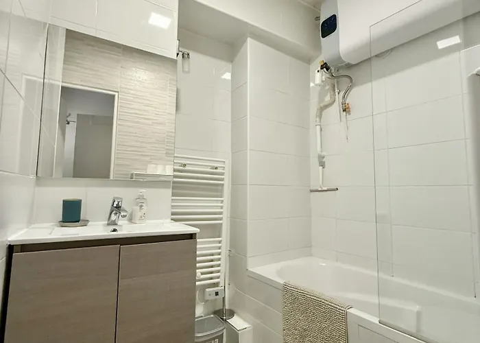 80 M2-heart Of Le Marais -sleeps 6 Apartment *