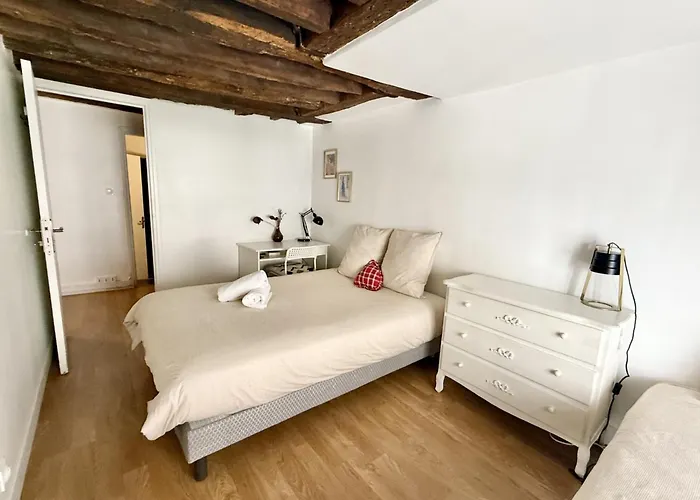 80 M2-heart Of Le Marais -sleeps 6