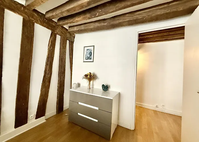 Apartment 80 M2-heart Of Le Marais -sleeps 6